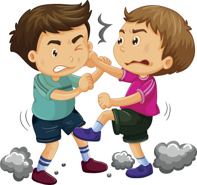 两个小男孩在打架