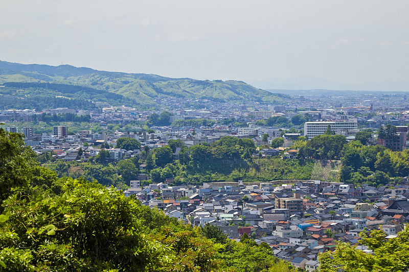 从Utatsuyama公园可以看到金泽的城市景观