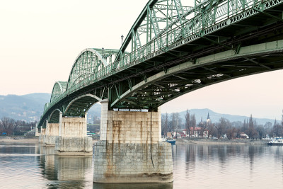 玛丽•瓦莱丽桥Esztergom Sturovo