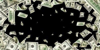 美元。美国货币，下跌的现金。在黑色背景下孤立地飞着一百美元。