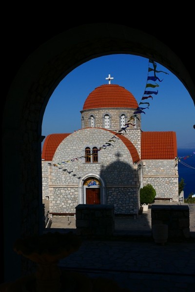 希腊Dodecanese群岛，Kalymnos岛Pothia之上的Aghios Savvas修道院