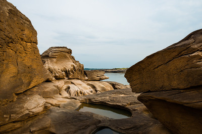 泰国乌汶府湄公河岩石峡谷的自然景观