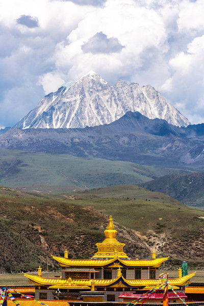 大公寺和亚拉圣山