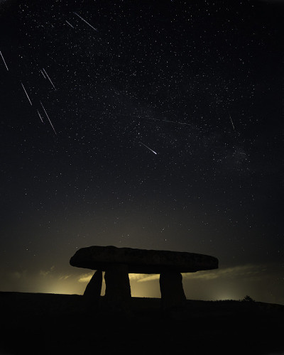 百合流星雨，兰宁Quoit，康沃尔，英国