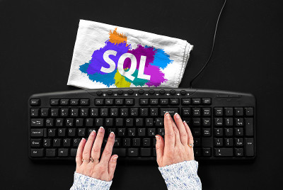 Rag width word SQL和手在pc键盘上