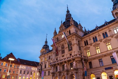 市政厅(约19世纪)晚上在Hauptplatz，奥地利格拉茨