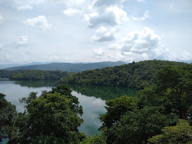 喀拉拉邦特里凡南塔普兰的内亚大坝水库，景观