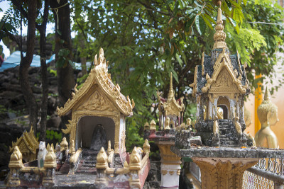 老挝万象wat si muang酒屋