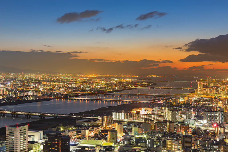 从梅田天空大厦俯瞰大阪市区住宅