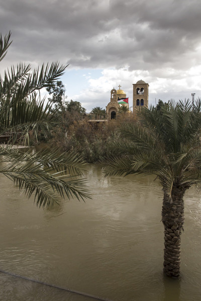 在耶利哥附近的Qasr el Yahud，根据传统，这是以色列人渡过约旦河的地方，耶稣在那里受洗。以