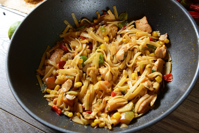 传统的印尼膳食bami goreng