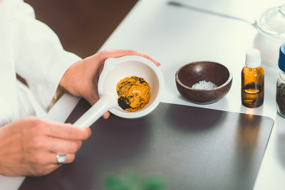 顺势疗法实验室。