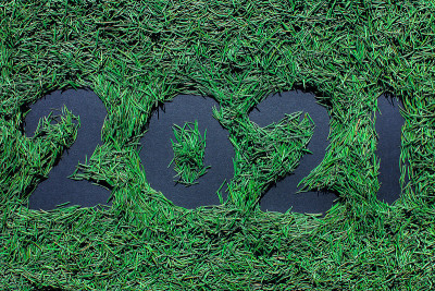 黑色圣诞针上的数字“2021”。