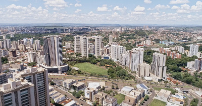 Ribeirao Preto城市公园鸟瞰图。路易斯·卡洛斯·拉亚·帕克博士。