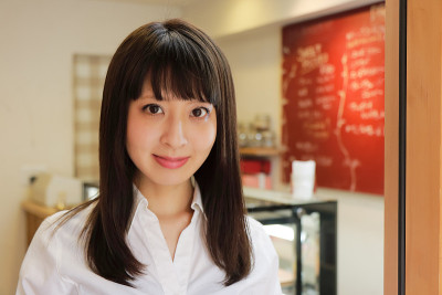 美丽的日本女服务员