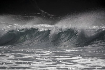太平洋海浪撞