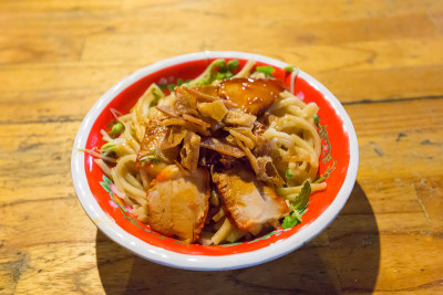 越南传统面条，到碗(曹Lau)会安