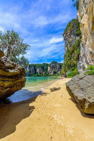 通西海滩-从拉伊莱海滩步行约5分钟-在奥南-天堂般的海岸风景，甲米省，泰国-热带旅游目的地