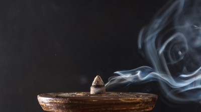 各种熏香产生的烟