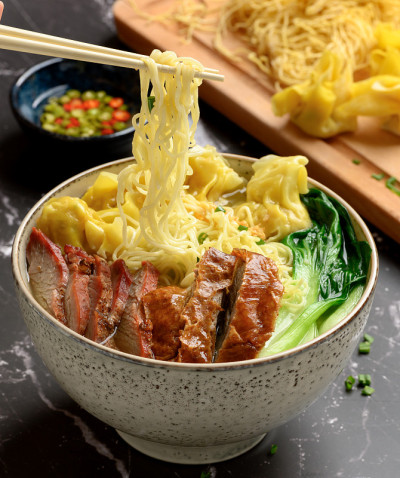 红烧肉鸭肉蛋面馄饨