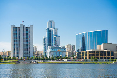 叶卡捷琳堡市的码头岸堤。