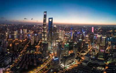 上海陆家嘴日落时的鸟瞰图