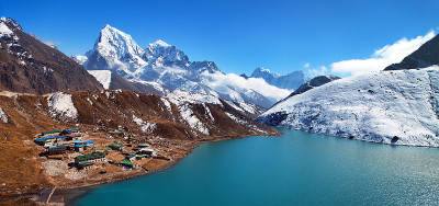 Dudh Pokhari Tso 或 Gokyo 湖，Gokyo 村