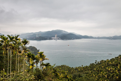 太阳月湖