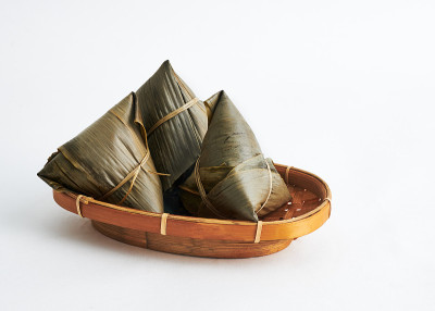 竹盘里的粽子