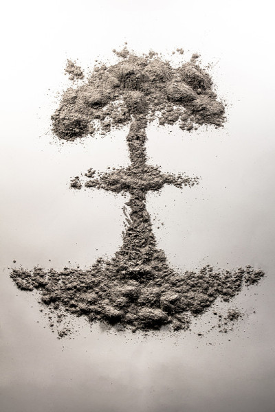 由火山灰组成的原子弹蘑菇云
