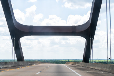 Bay Minette和州际高速公路i-65在阿拉巴马州，在移动湾水域上的WK Wilson Jr.