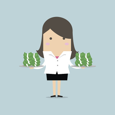 女商人把钱放在盘子里