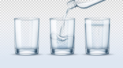 矢量纯水注入现实的玻璃杯