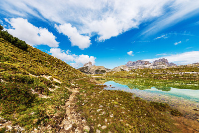 从 Tre Cime di Lavaredo - 特伦蒂诺 - 上阿迪杰意大利阿尔卑斯山的塞斯托或塞