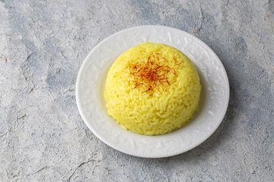 一盘藏红花米饭肉饭(土耳其名字;safranli pilav)