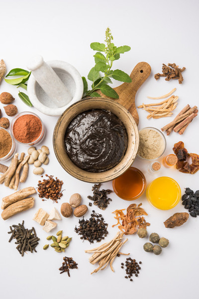 印度阿育吠陀膳食补充剂Chyawanprash / chyavanaprasha是一种煮熟的混合糖，