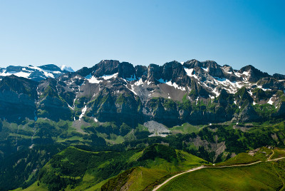 夏天的欧洲阿尔卑斯山