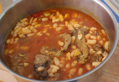 豆炖羊肉“鲁比亚”蒸粗麦粉