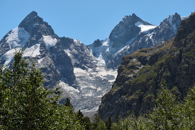 高加索山脉中的巴什卡拉峰