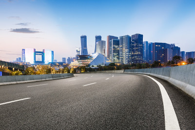 新的柏油路和杭州美丽的城市景观