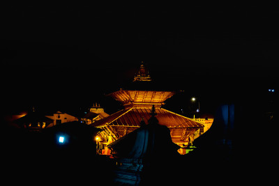 Pashupatinath寺庙加德满都的夜晚