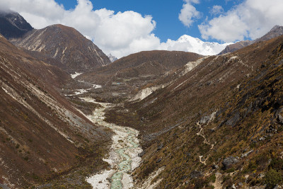 山河峡谷溪涧，尼泊尔。
