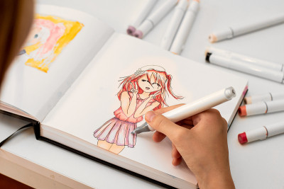 酒精素描笔。刷子和凿双端插图画家和图形设计师。
