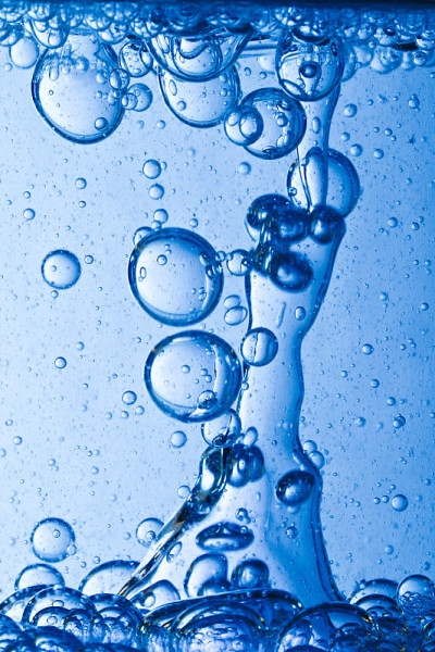 气泡在水中