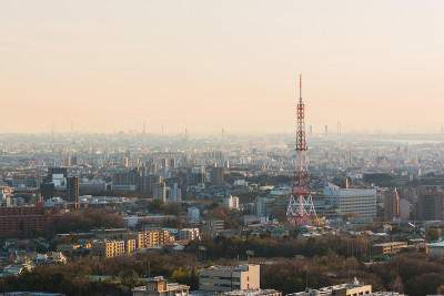 名古屋的城市景观和摩天大楼与天空在黄昏时间