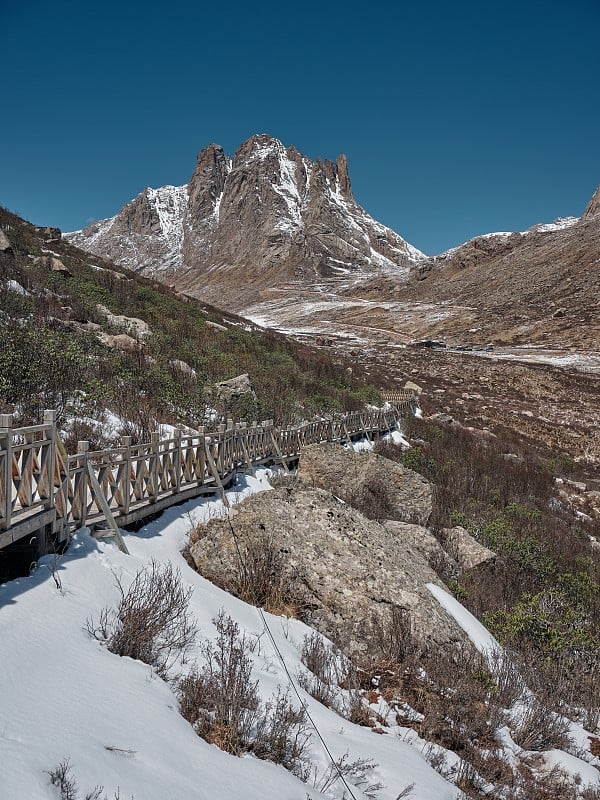 莲宝叶泽风景区的山峰