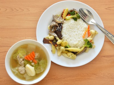 炒菜猪肝蛋豆腐汤