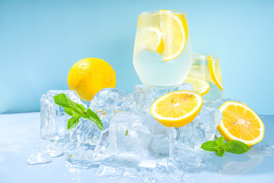 传统夏季鸡尾酒柠檬水
