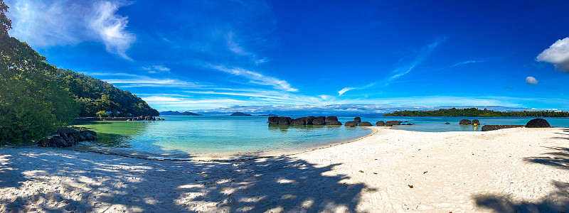 美丽的热带岛屿koh Kham，白色沙滩与火山岩石，靠近koh Mak，泰国
