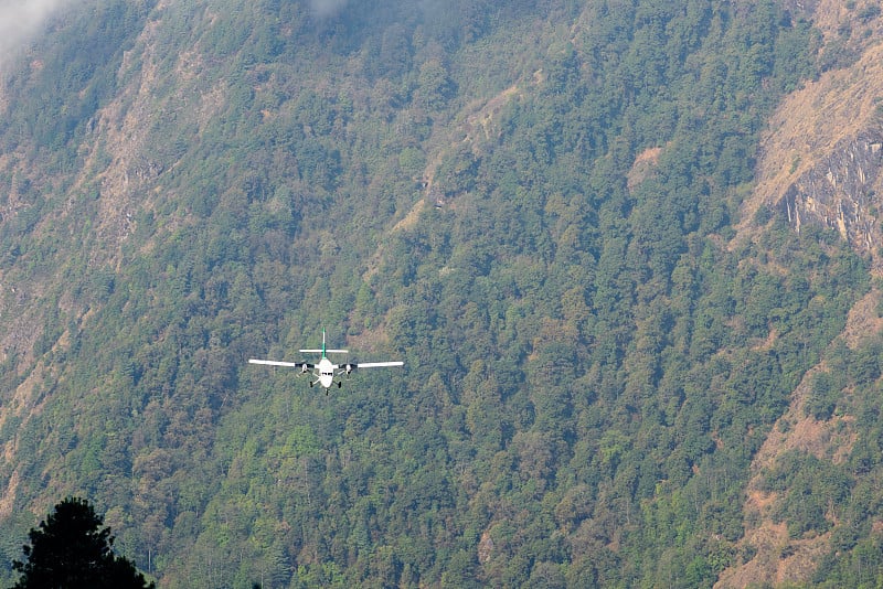 飞机在喜马拉雅山脉